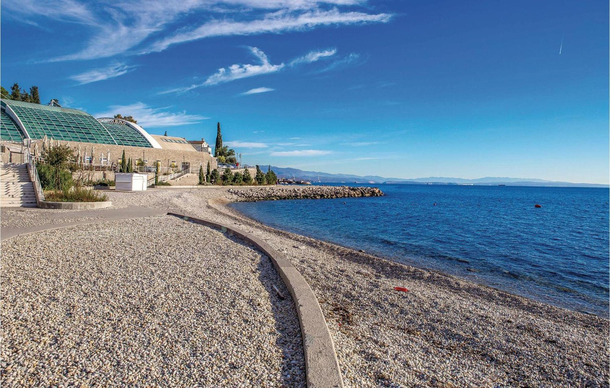 2 Bedroom Amazing Apartment In Rijeka Exterior foto